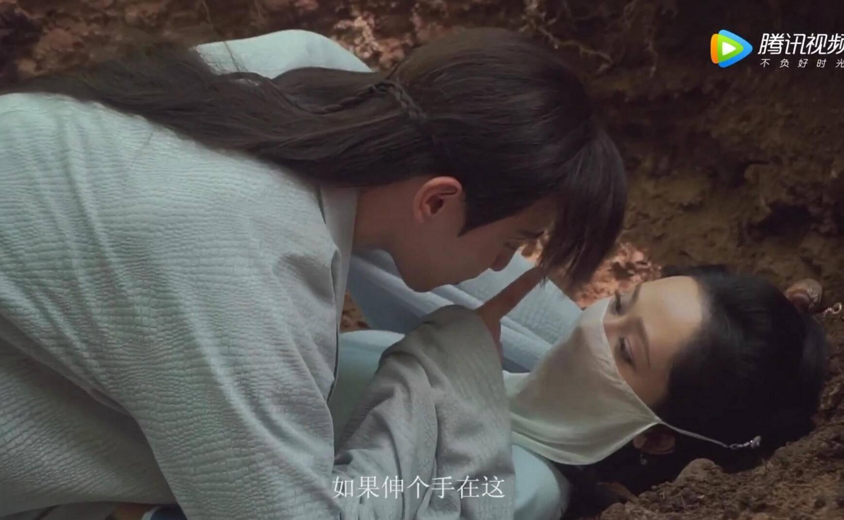 浇花的漂亮女孩
