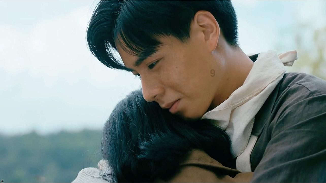 THE9团综小游戏,刘雨昕被“碾压”底下,赵小棠许佳琪柔韧性太好了