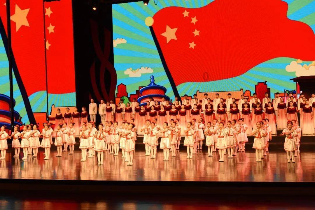 杜鹃出席活动遭发型师「整蛊」,似《国产凌凌漆》中的达闻西
