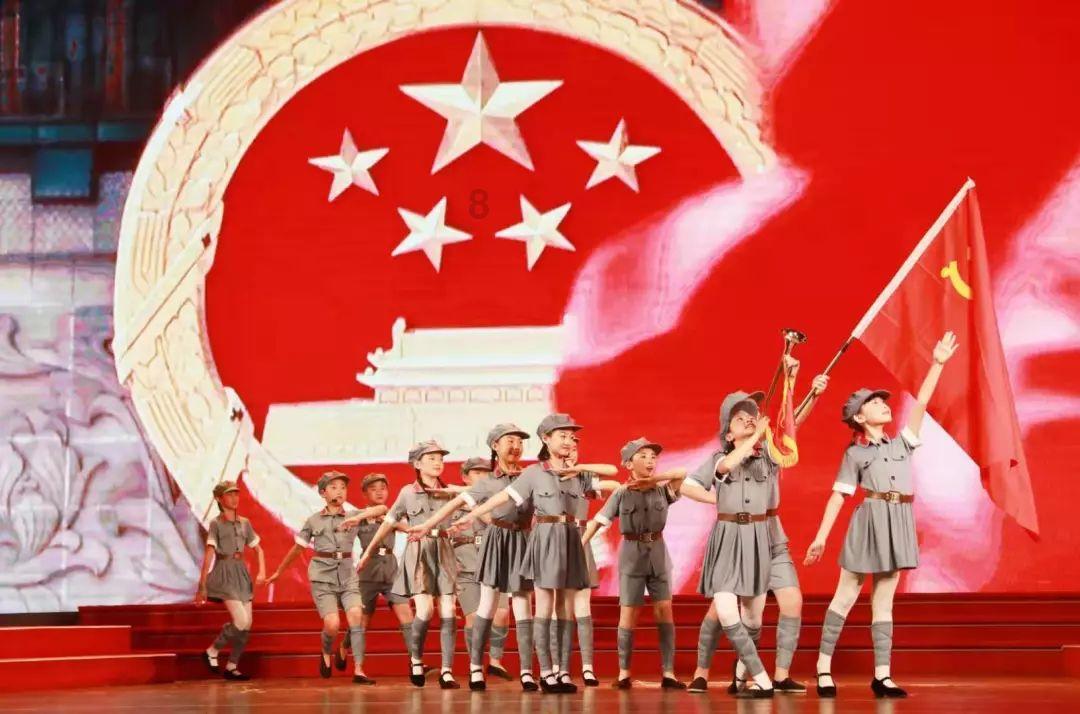 CBA有意思一幕！杜锋摸脸安慰辽宁外援，胡明轩高效5投4中