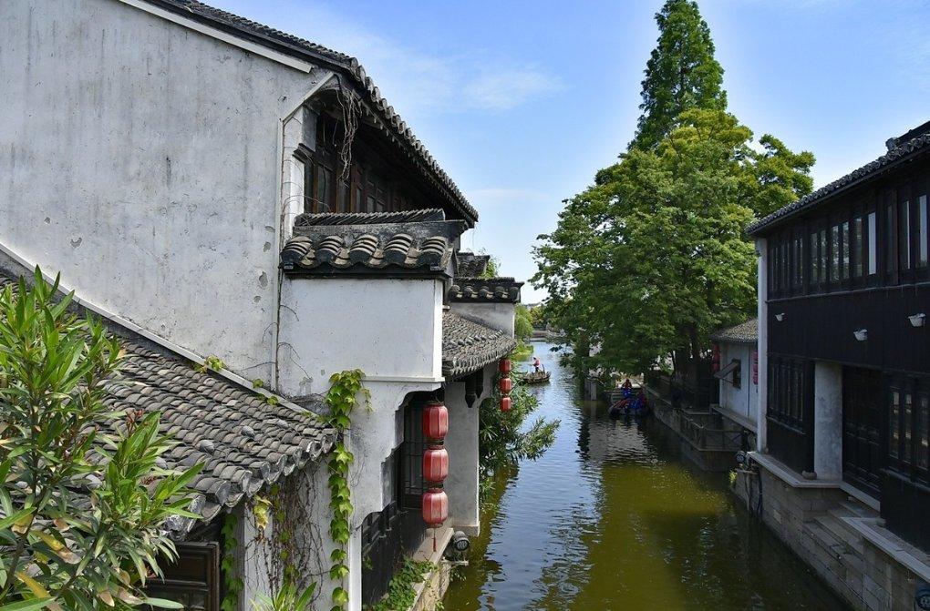 收评：指数午后走势分化沪指翻红 房地产板块领涨