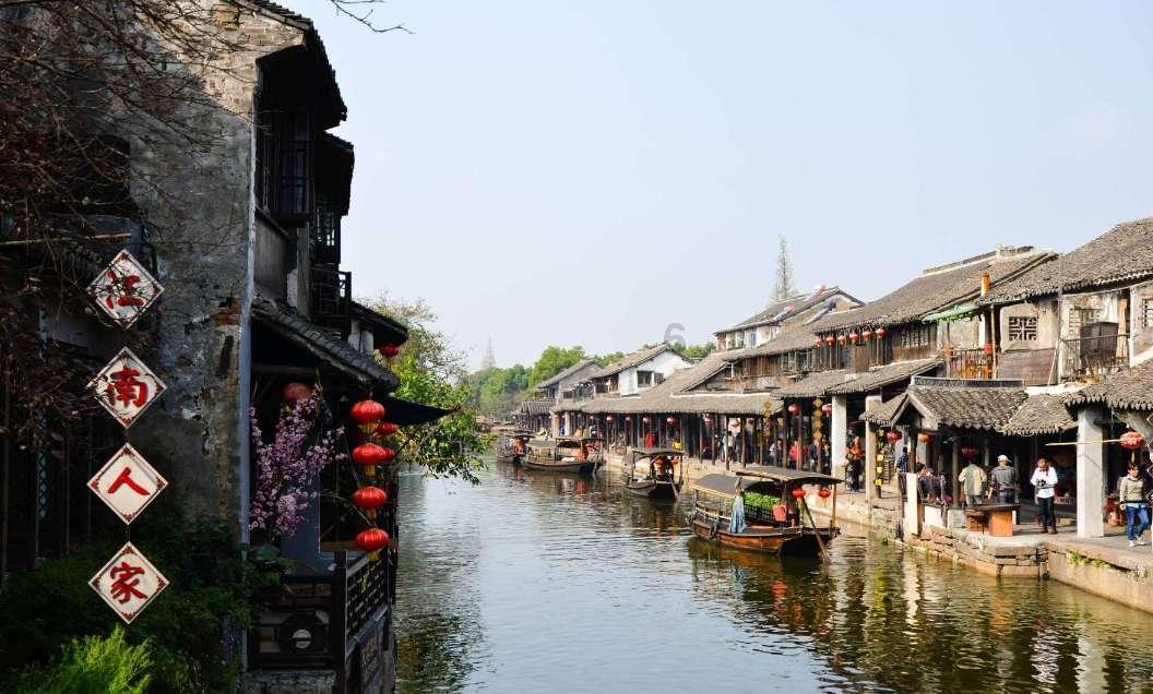 飞跃沙丘的小球