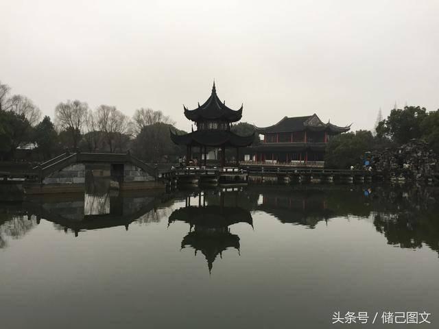 逃离木质的房屋
